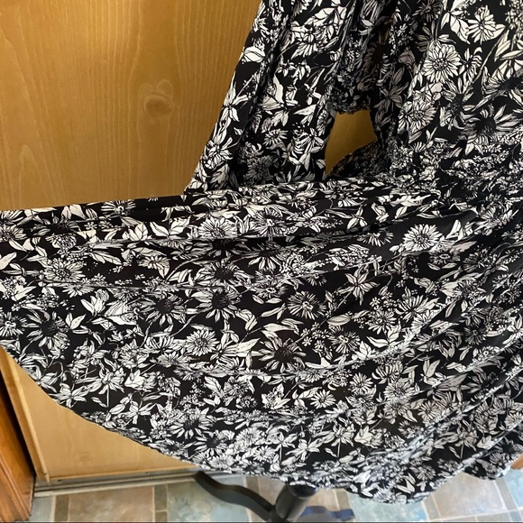 Olivaceous • Black & White Floral Open Back Mini Dress - Picture 7 of 12